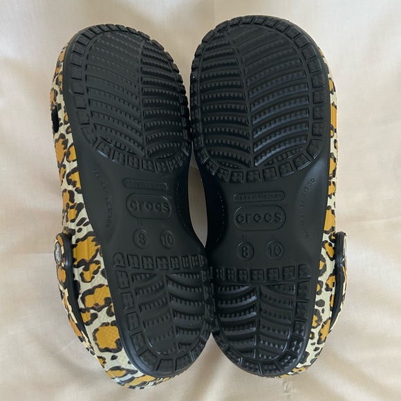 NWT Disney Leopard CROCS - Picture 5 of 14